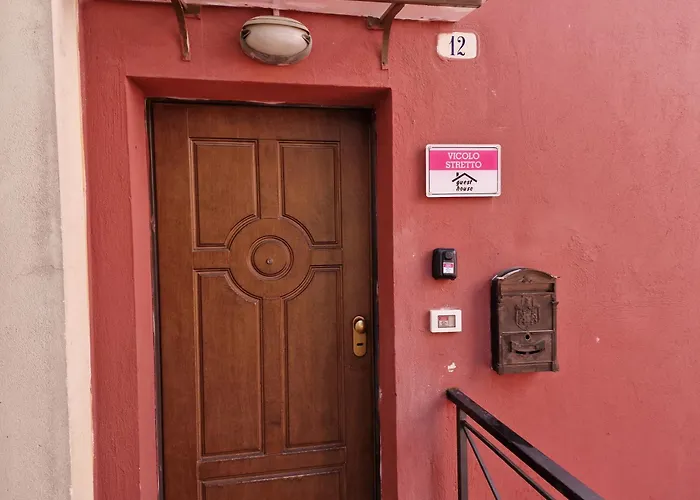 Vicolo Stretto Centro Storico 维博瓦伦蒂亚