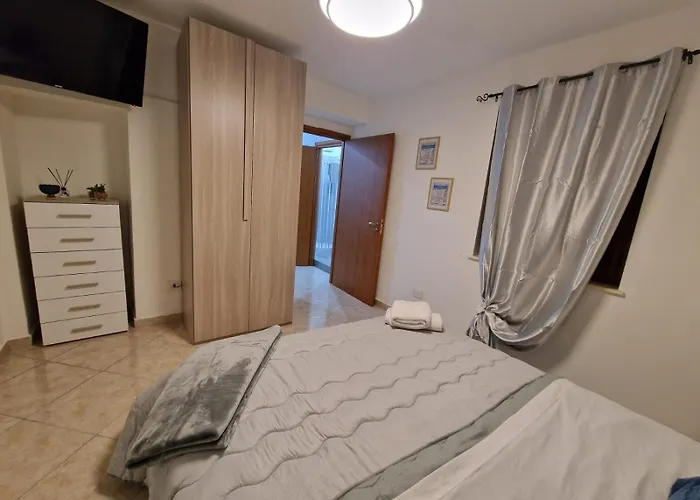 Vicolo Stretto Centro Storico * 维博瓦伦蒂亚